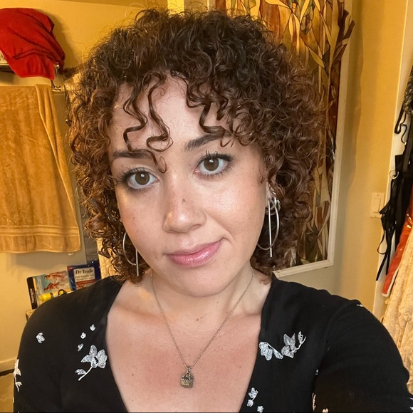 Meet your Posher, Nicole - Picture 3 of 14